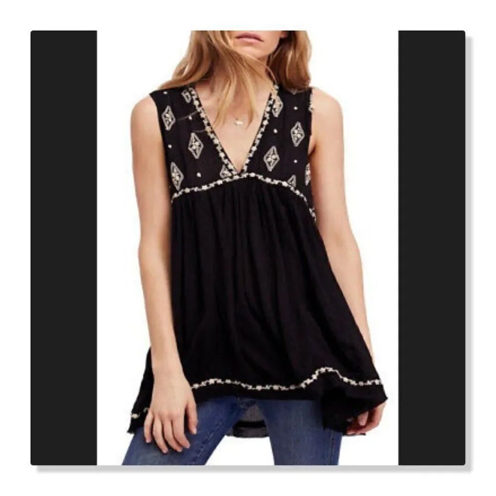 Free People Diamond Embroidered Textured Top - size XS in Black